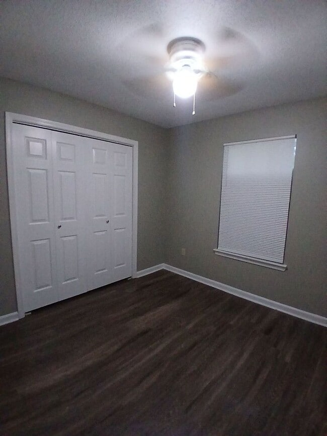 Building Photo - Modern Comfort in a Prime Location - Open To Section 8