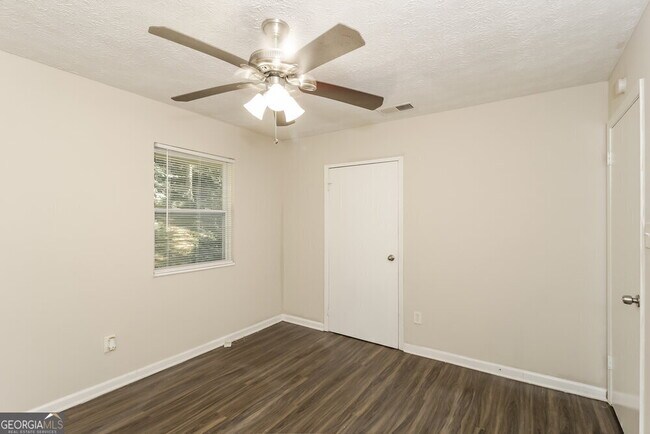 Building Photo - 599 Plainville Dr SW