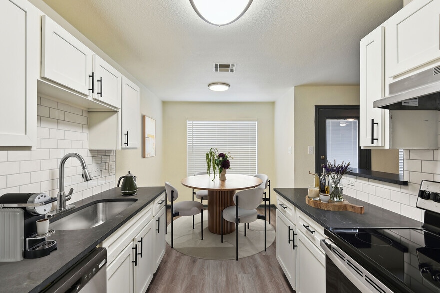 Primary Photo - Windchase