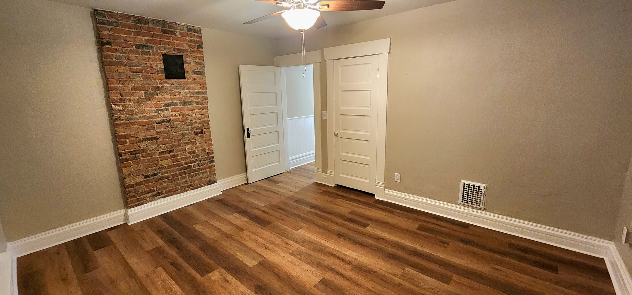 Main Bedroom - 215 Dakota Ave