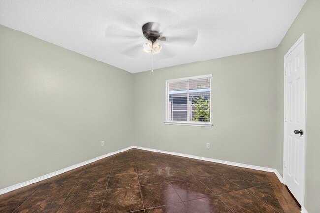 Building Photo - 1012 Triple Crown Dr