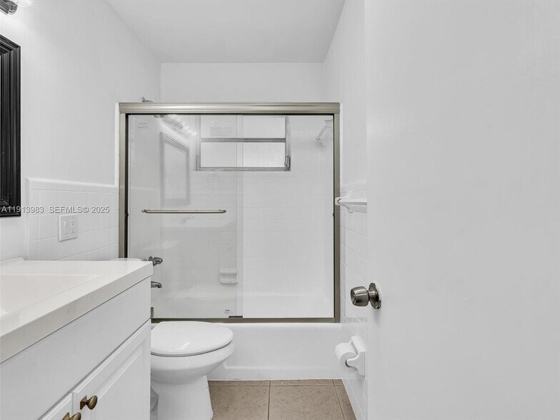 Building Photo - 4500 SW 42nd Ter