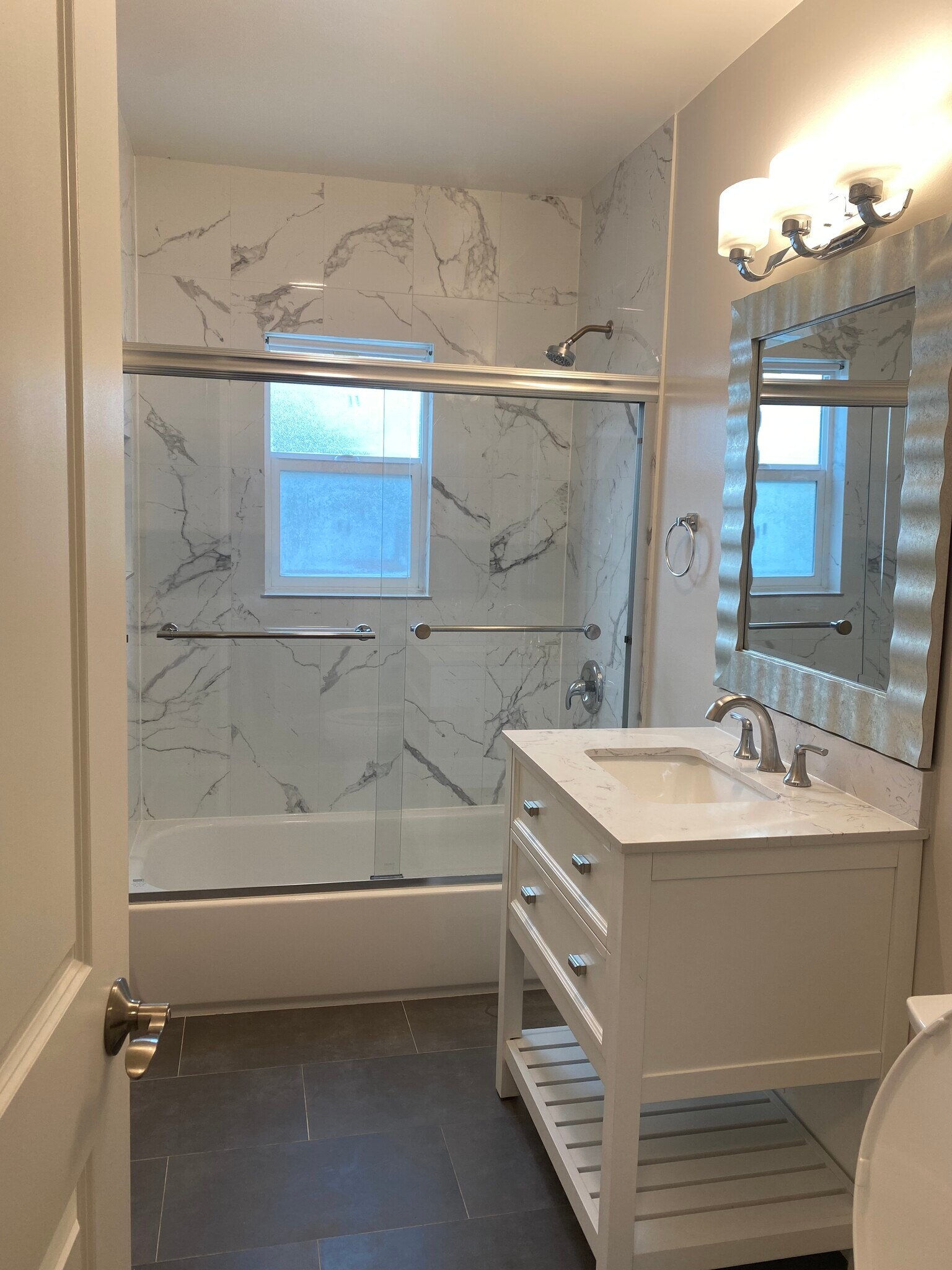 Building Photo - 1519 N Hollywood Way