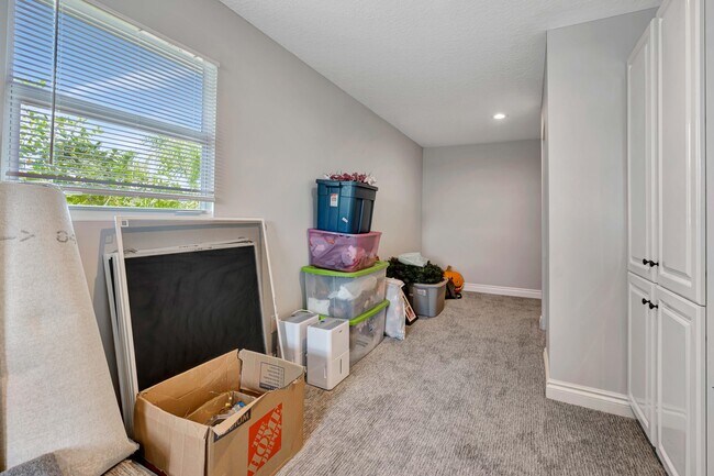 Building Photo - 3225 Braemar Way