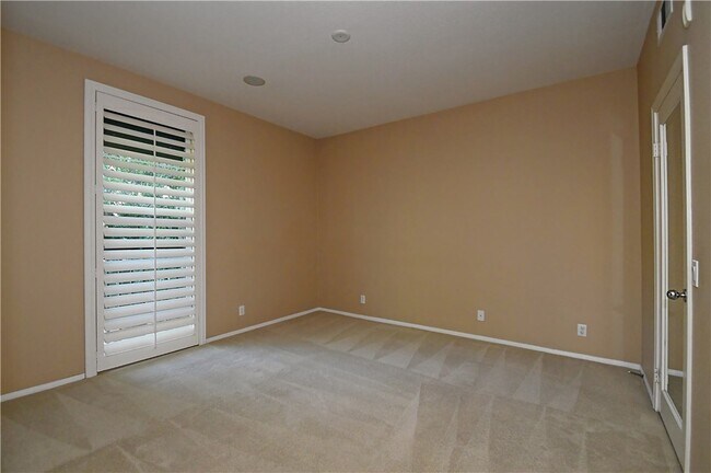 Building Photo - 88 Stepping Stone