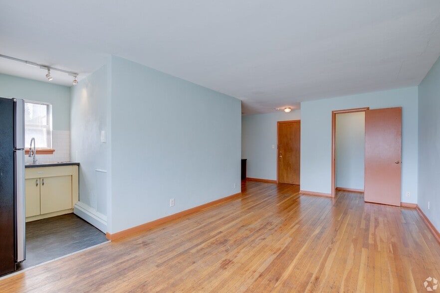 Interior Photo - East River Terrace