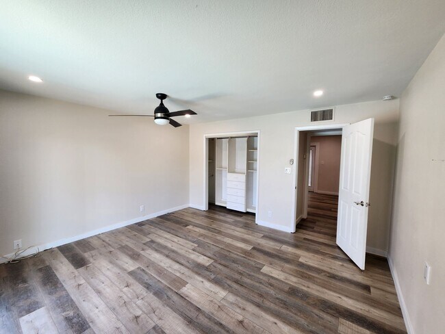 Building Photo - Tempe 4 Bedroom 3 Bath w/ Pool right near ASU!
