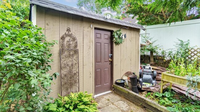 Building Photo - 157 Beaver Dr