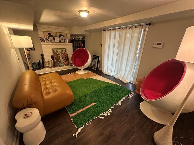 Building Photo - 2573 Crestdale Cir SE