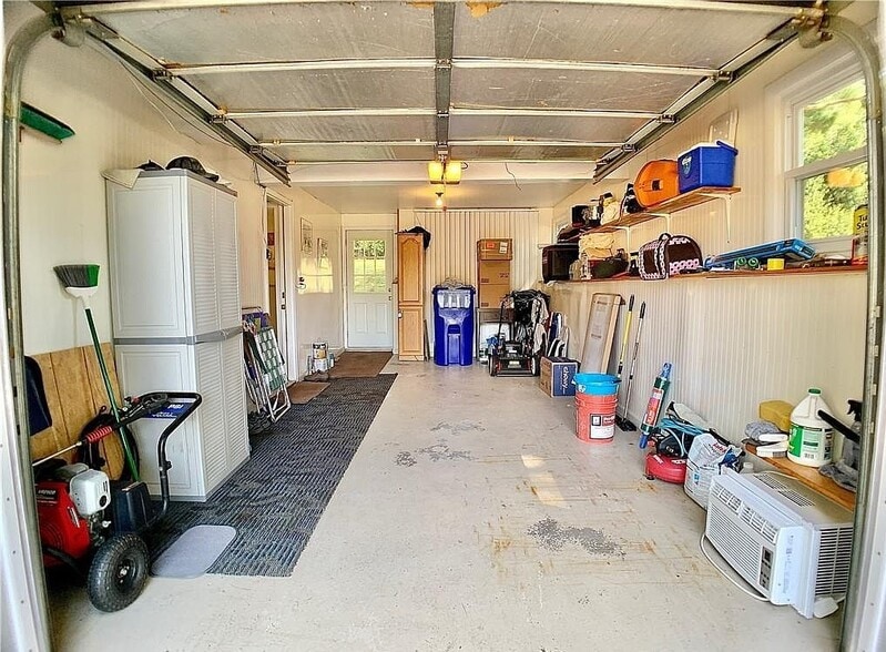 Building Photo - 60 Willow St