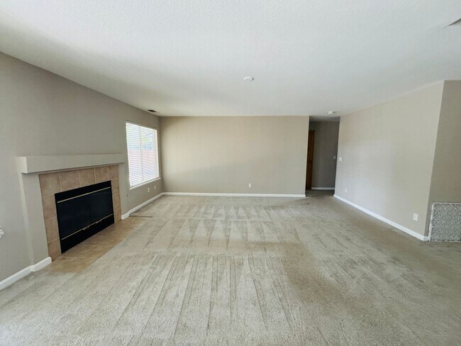Building Photo - Beautiful Southside Home for Rent, 4 Bedroom 3 Bath