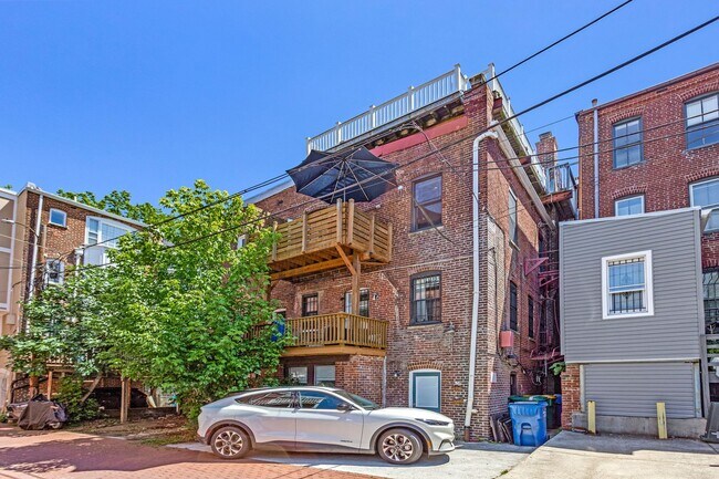 Building Photo - Kalorama Apartment – Renovated One-Bedroom with Private Balcony
