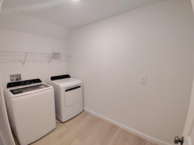 Building Photo - 5542 Pimenta Ct