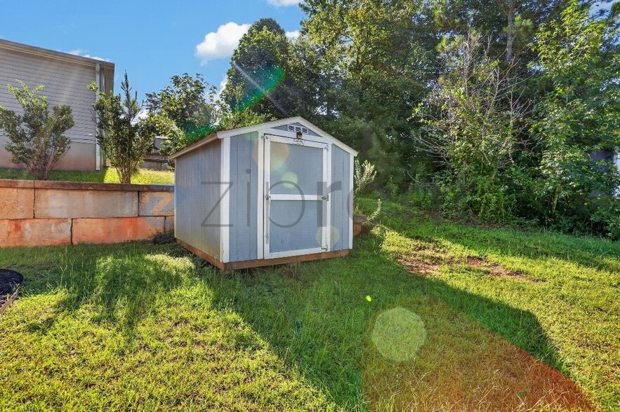 Building Photo - Unit