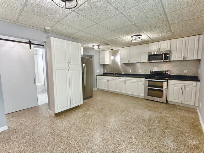 Building Photo - 1835 42nd Ave