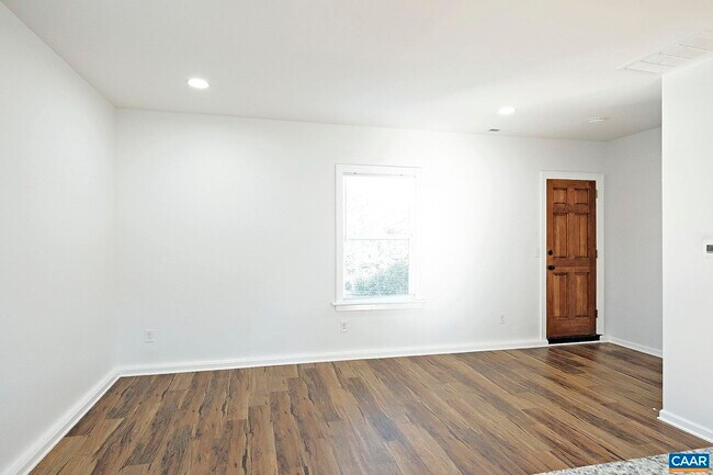 Building Photo - 909 Ridge St