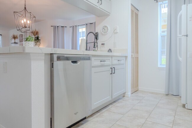 Building Photo - Charming 3BR Fully Furnished Apartment in ...