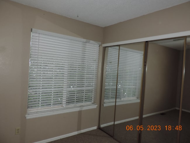 Building Photo - 4240 S Mobile Cir