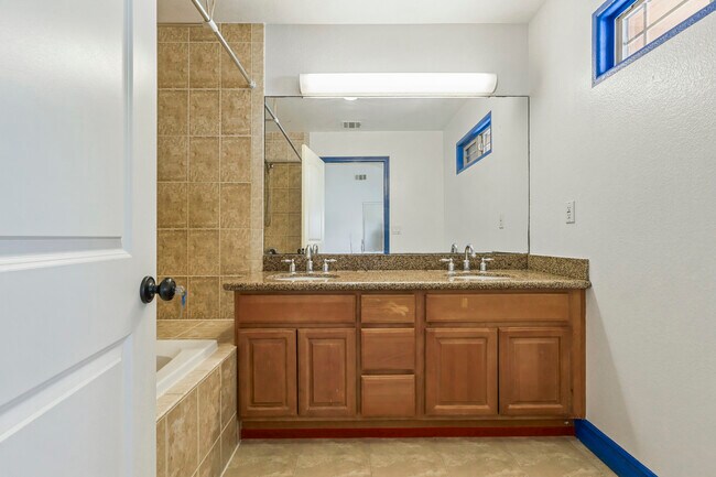 Building Photo - 1559 W 207th St