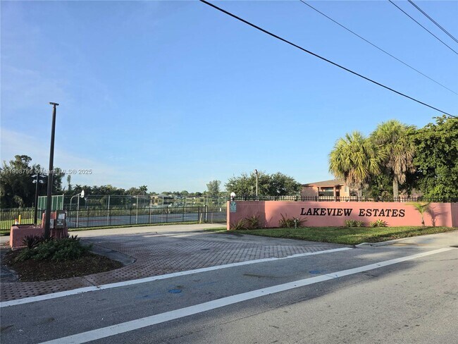 Building Photo - 1810 NW 119th St