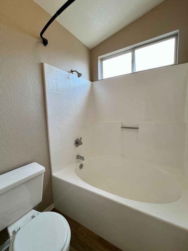 Building Photo - Two Story, 2 Bedroom 2.5 Bath House w/Cent...