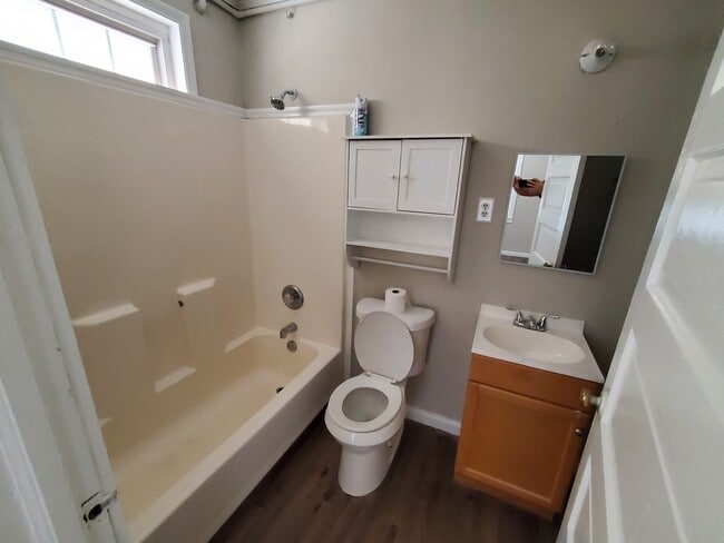 Building Photo - 1713 Darwin Rd SE