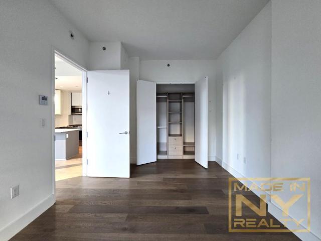 Building Photo - 1 bedroom in LONG ISLAND CITY NY 11101