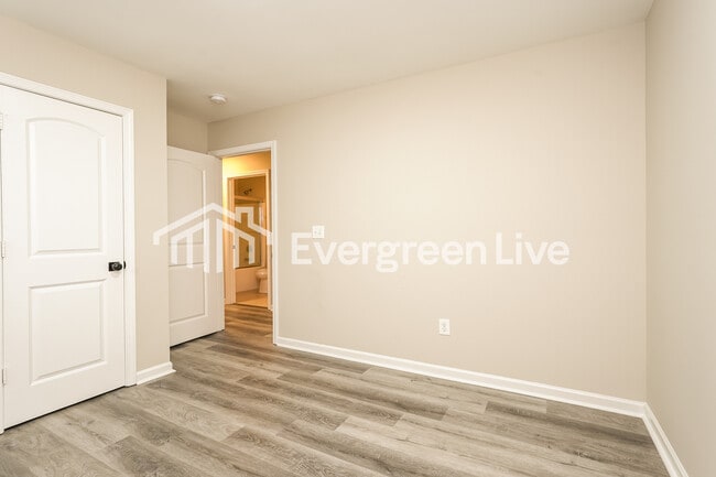 Building Photo - 518 Harper St