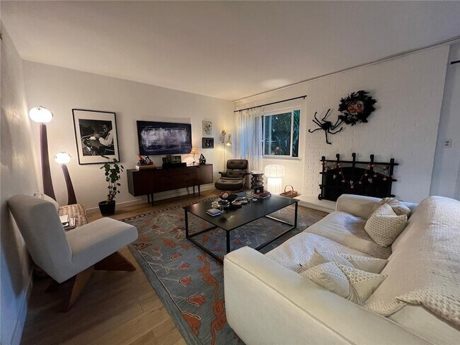 Building Photo - 740 W Huntington Dr