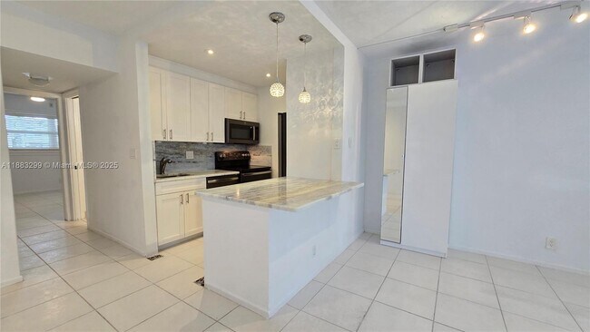 Building Photo - 467 Golden Isles Dr
