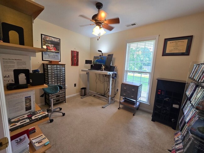 Building Photo - NEW LISTING!!!!!