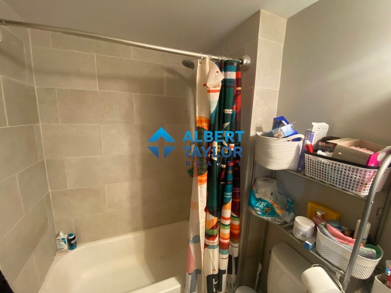 Building Photo - 94 Heath St