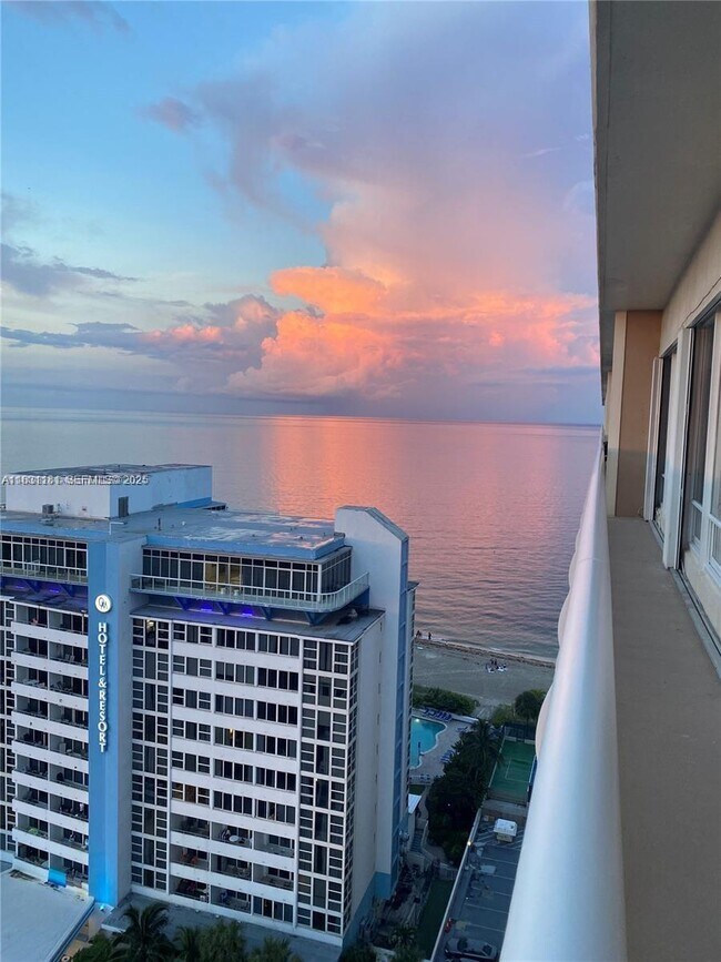 Building Photo - 4020 Galt Ocean Dr