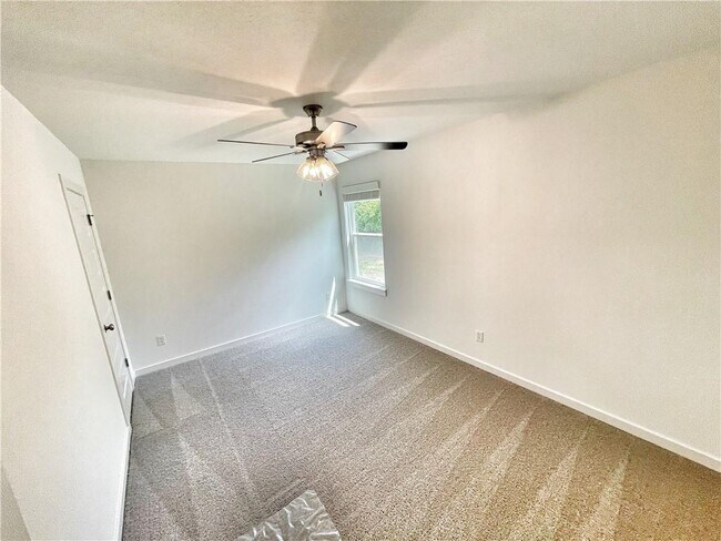 Building Photo - 591 N Cresswell Dr