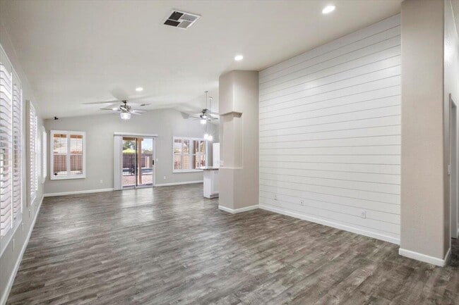 Building Photo - 4623 E Desert Wind Dr.