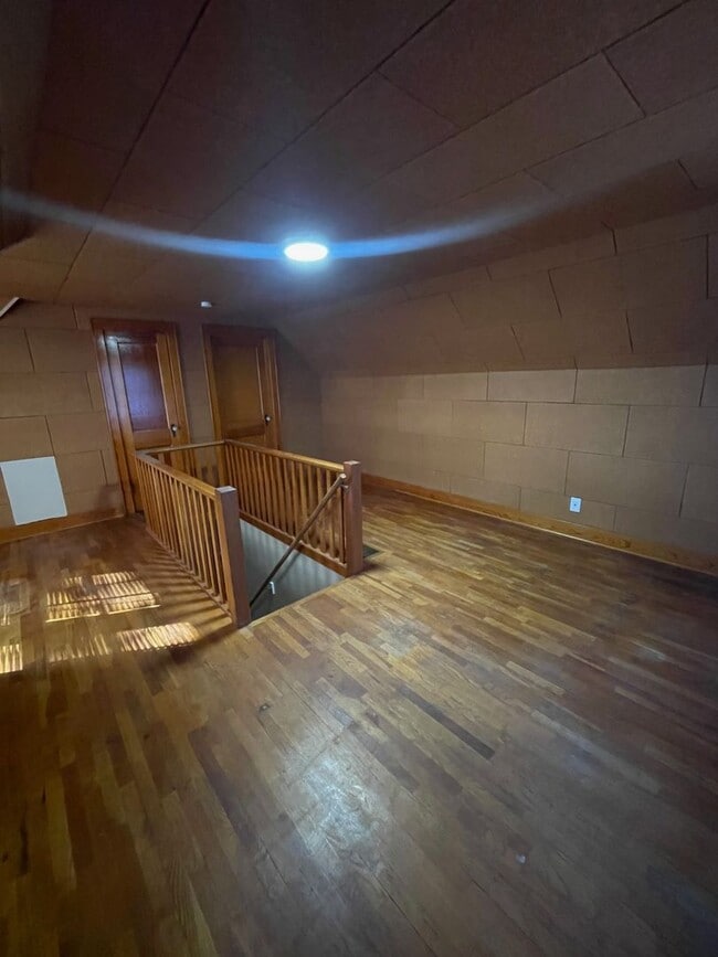 Building Photo - 3 Bedroom with garage and basement
