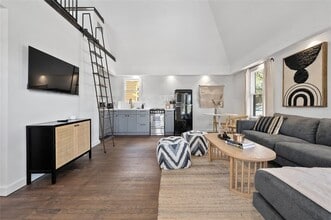 Building Photo - 1507 Drake Ave