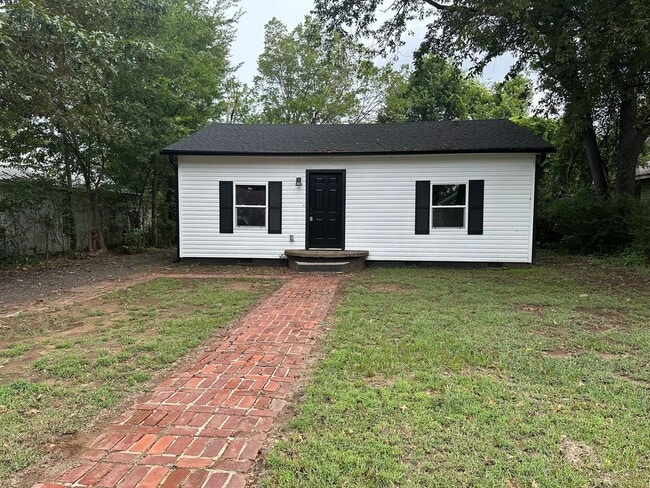 Primary Photo - Welcome to your new home in the heart of R...