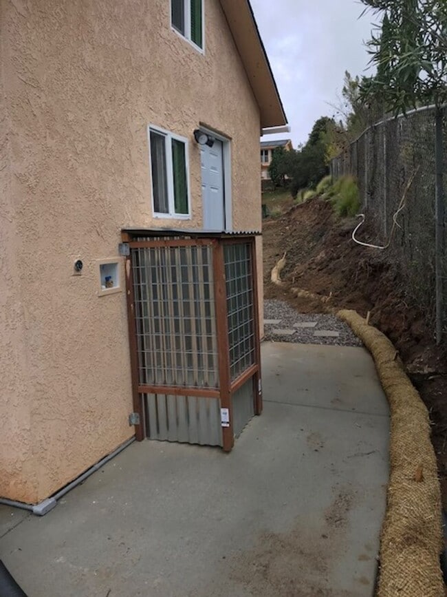 Building Photo - 1801 Carob Tree Ln