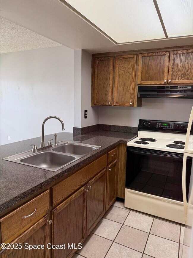 Building Photo - 3751 S Hopkins Ave