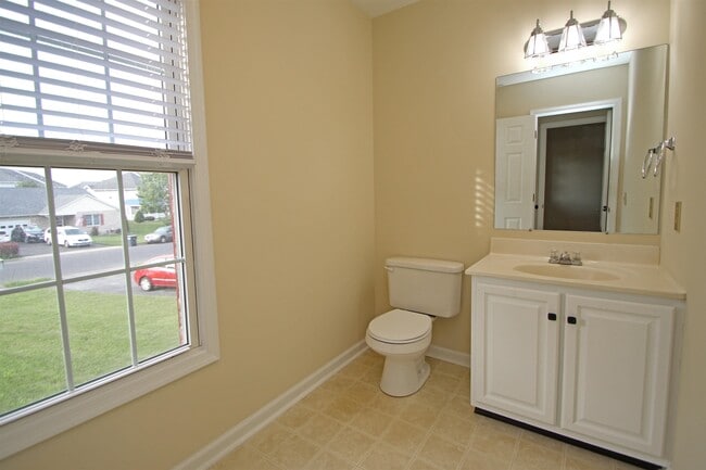 Building Photo - 1345 Goldfinch Dr