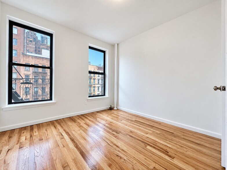 Building Photo - 401 E 68th St