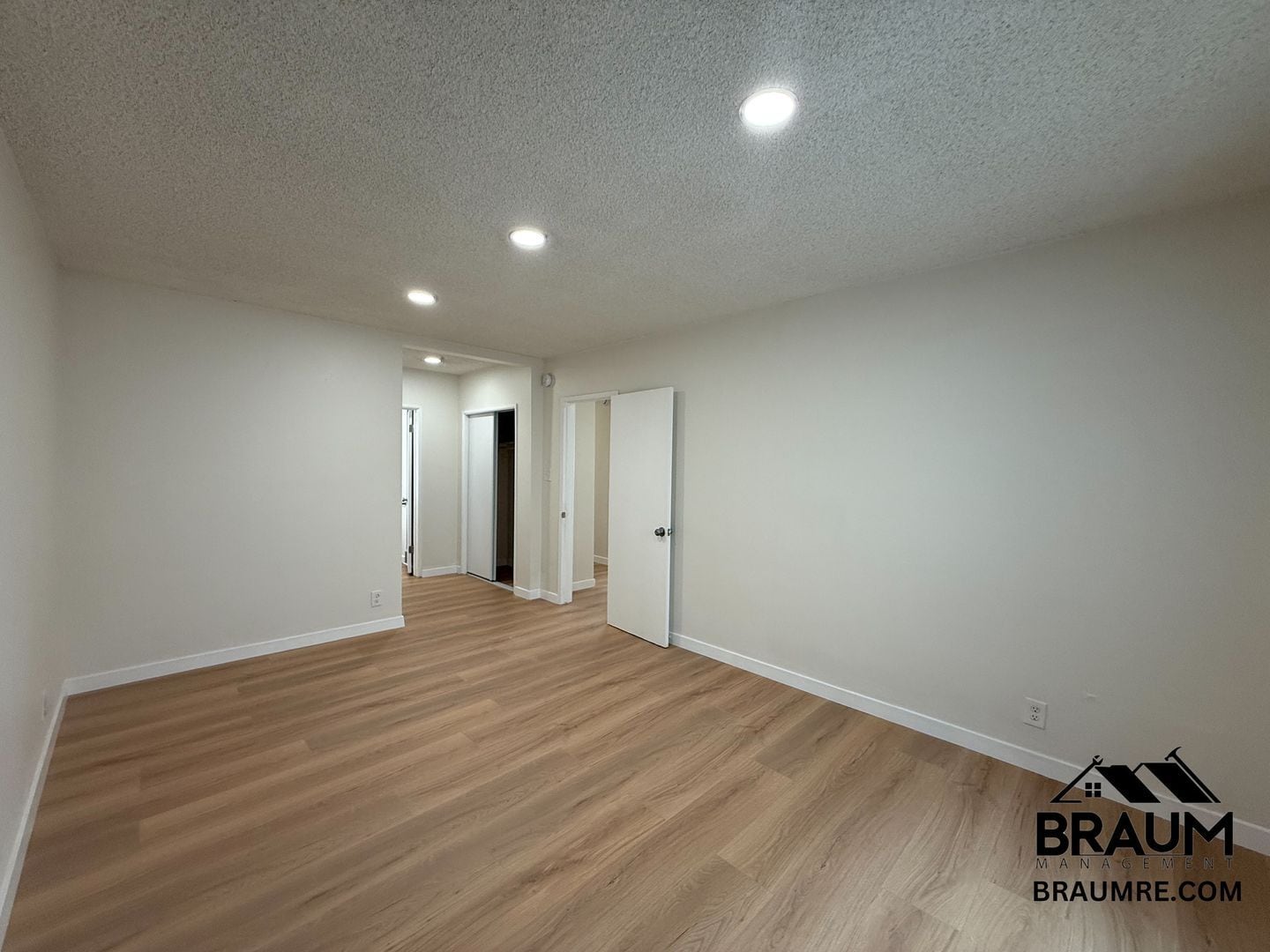 Building Photo - 13129 Oxnard St