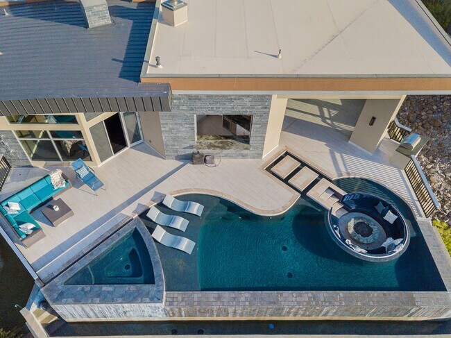 Building Photo - UNUBSTRUCTED VIEWS FROM THIS MACDONALD HIG...