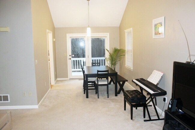 Building Photo - 19 Hillando Dr