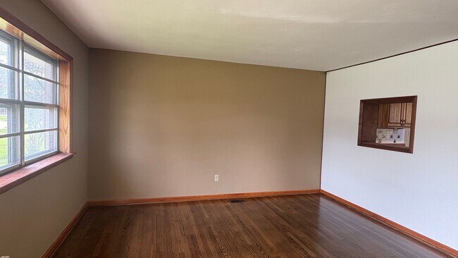 Building Photo - Freshly Updated Rancher w/ Detached Garage!!