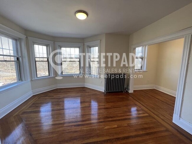 Building Photo - bedroom in Boston MA 02215