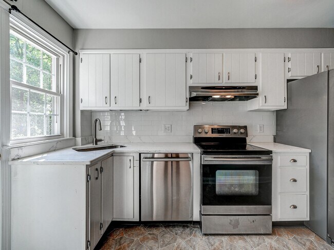 Building Photo - 111 Stanmore Rd