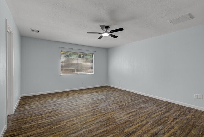 Building Photo - 5702 Golden Grove Ln