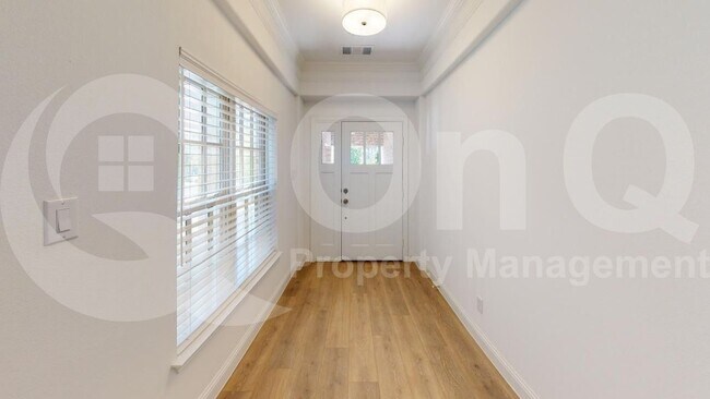 Building Photo - 2232 Southwick Dr